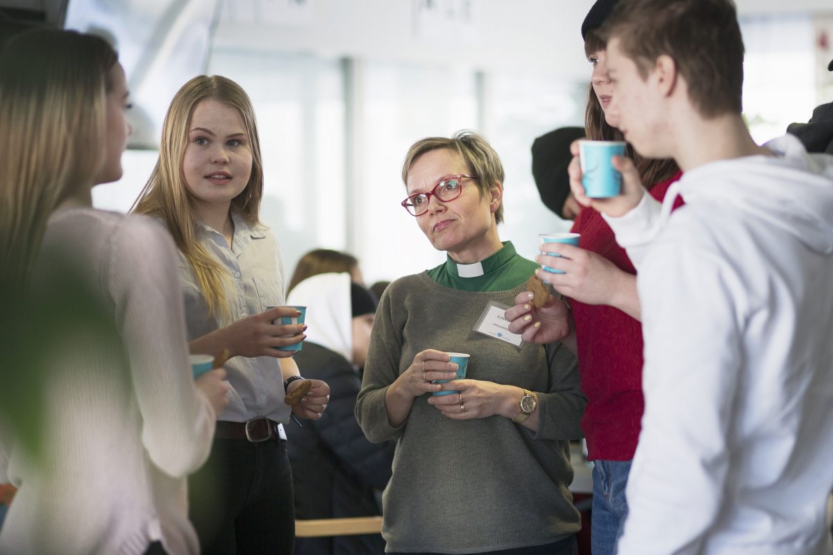 Perjantaikahveilla puhutaan tärkeistäkin asioista