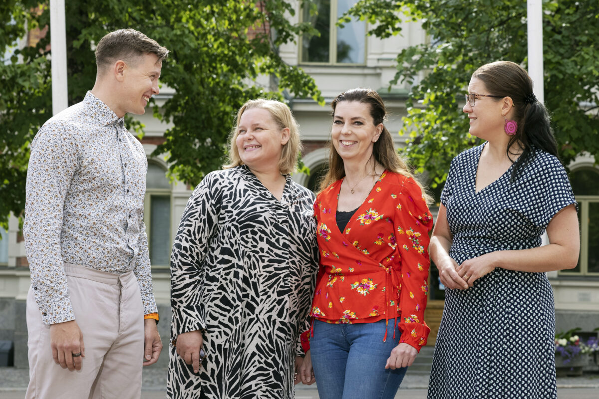 Jyväskylän kaupunginvaltuutetut Caius Forsbergin, Heidi Rentola, Ilse Weijo ja Leena Lyytinen.